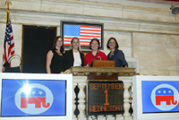 SMM with staff at NYSEa.jpg - 54877 Bytes